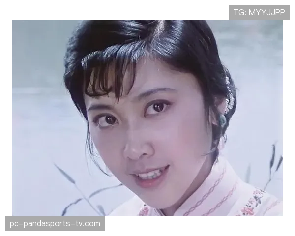 朱琳出场那刻，我还以为走错了派对，气场太反差了吧！