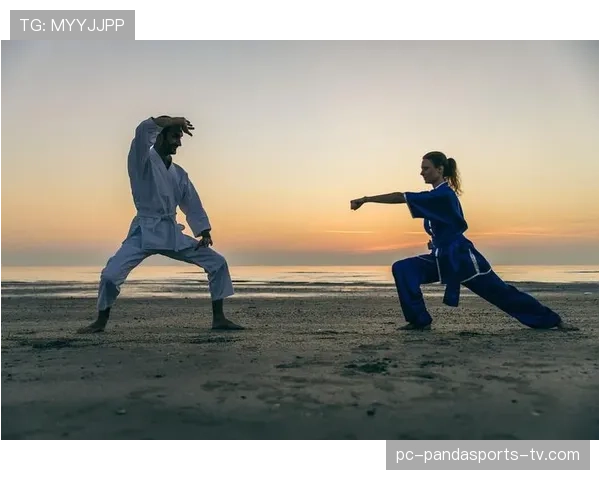 莫德里奇家冰箱里塞满蛋白粉，连度假都在沙滩上做平板支撑