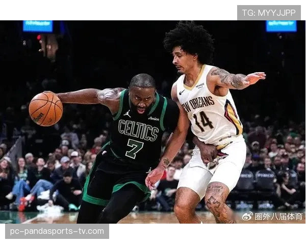 杰伦·布朗突破拉开队内得分差距，关键时刻作用明显提升