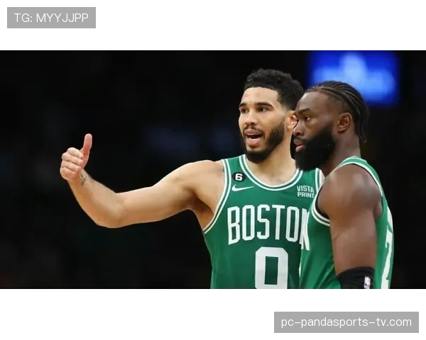 海耶斯利用挡拆创造投篮机会提升得分效率，显著拉开与队友差距