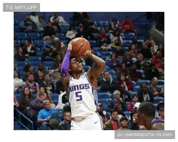 福克斯连续突破拉开差距 提升国王进攻空间效率