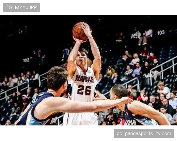 如何准确判断抢篮板时是否犯规？核心规则与判罚标准解析